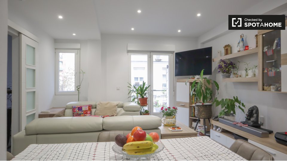 Double room Madrid, 3 beds — photo 15