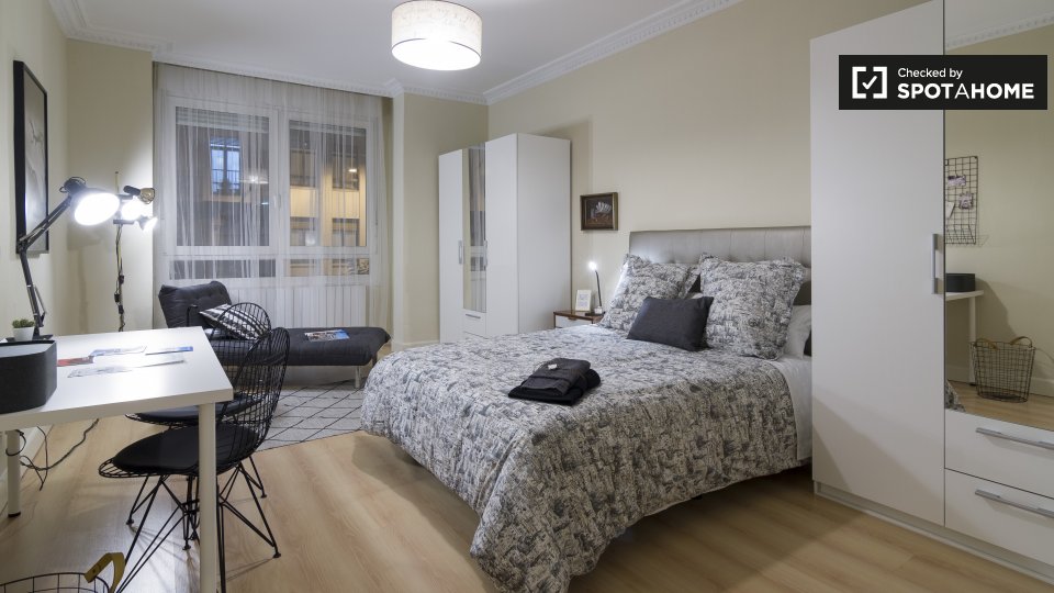 Double room Bilbao, 8 beds, 285m² — photo 17