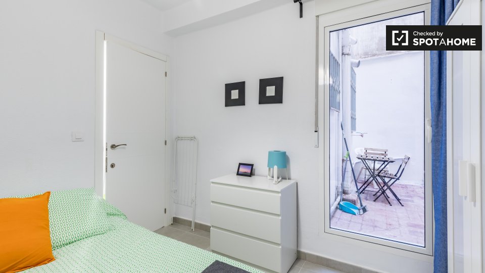 Double room Valencia, 3 beds — photo 18