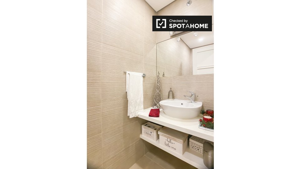 Double room Lisbon, 4 beds, 240m² — photo 19