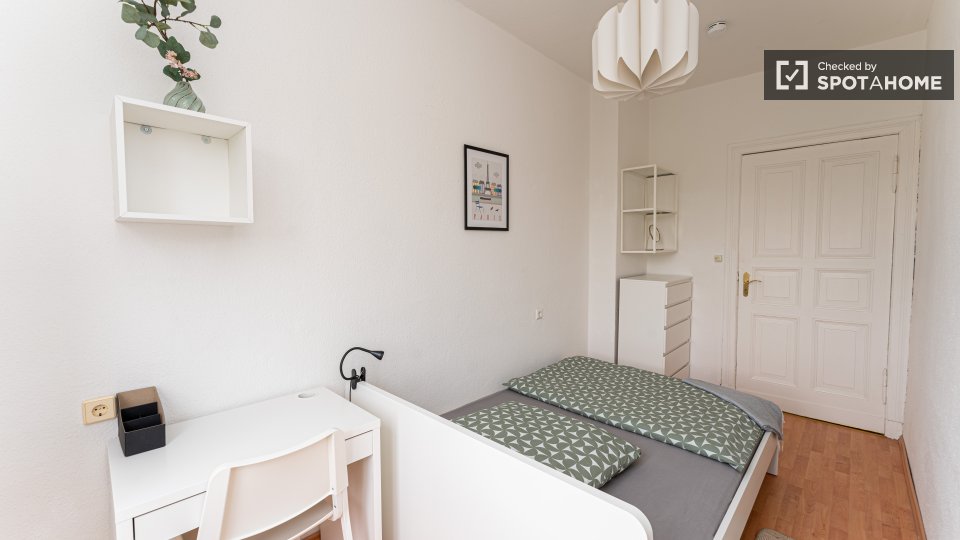Double room Berlin, 5 beds, 77m² — photo 14
