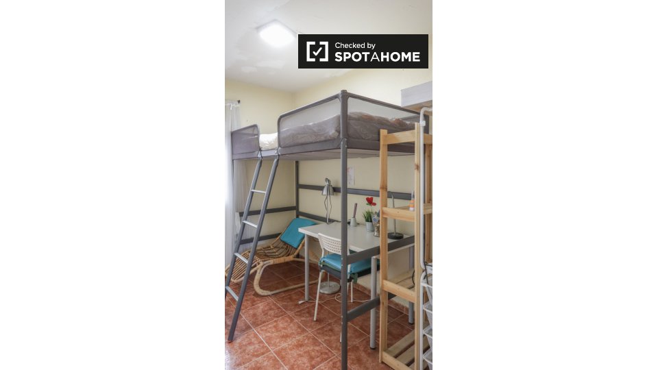 Double room Madrid, 4 beds, 70m² — photo 9
