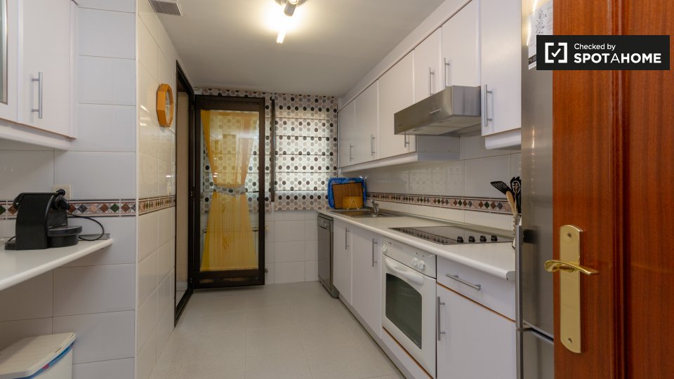 Double room Madrid, 3 beds, 100m² — photo 6