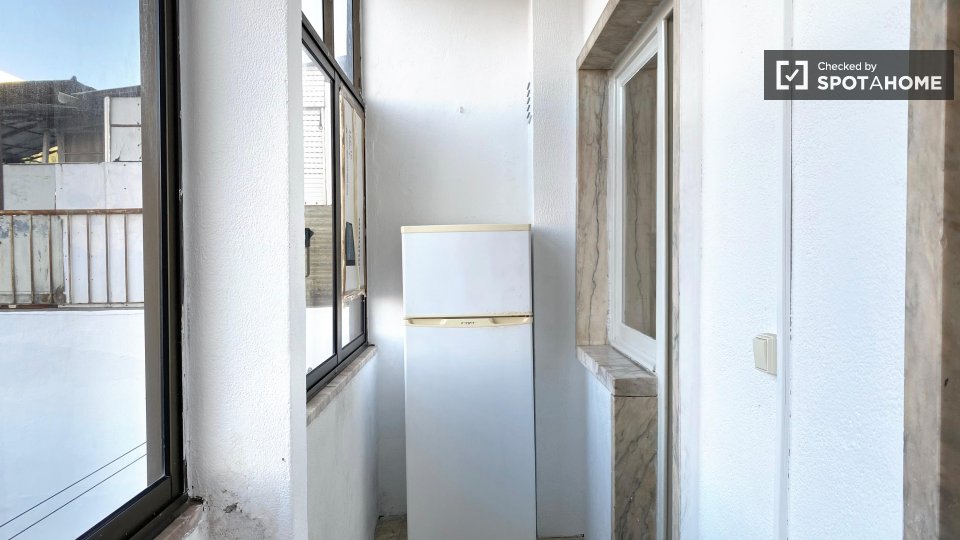 Double room Lisbon, 3 beds, 70m² — photo 10