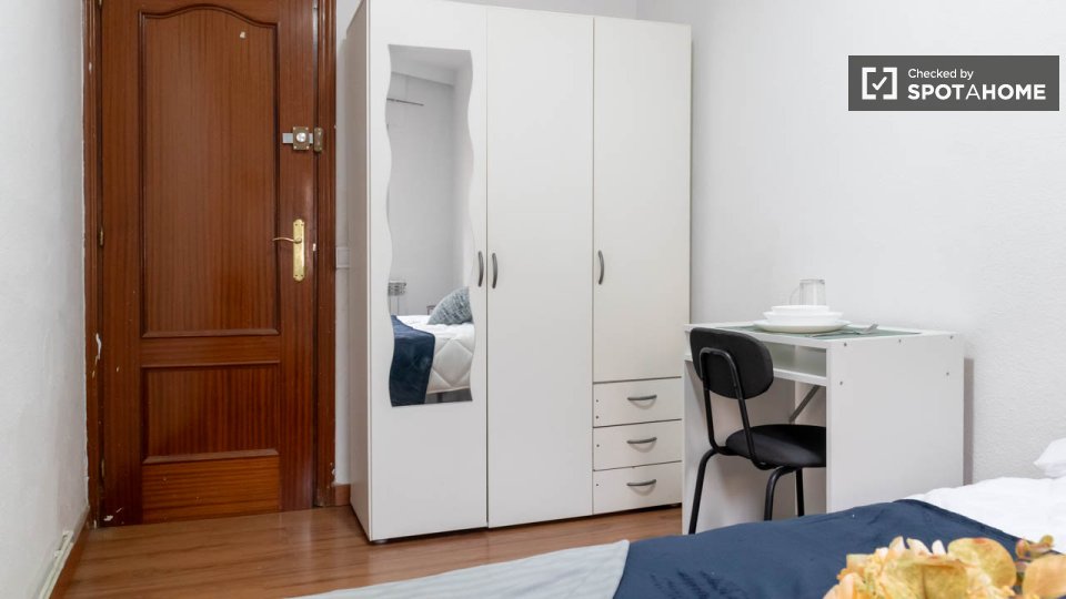 Double room Madrid, 4 beds — photo 15