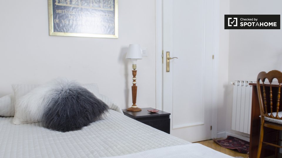 Double room Madrid, 3 beds, 100m² — photo 2
