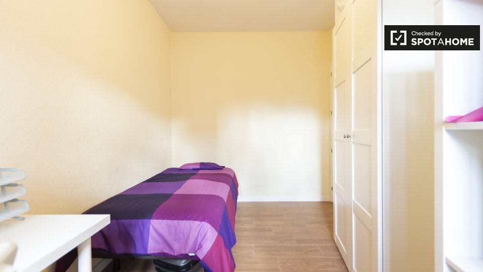 Double room Madrid, 3 beds, 65m² — photo 4