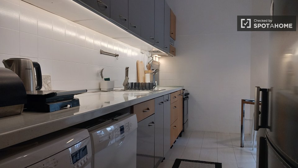 Apartment Lisbon, 2 beds — photo 11