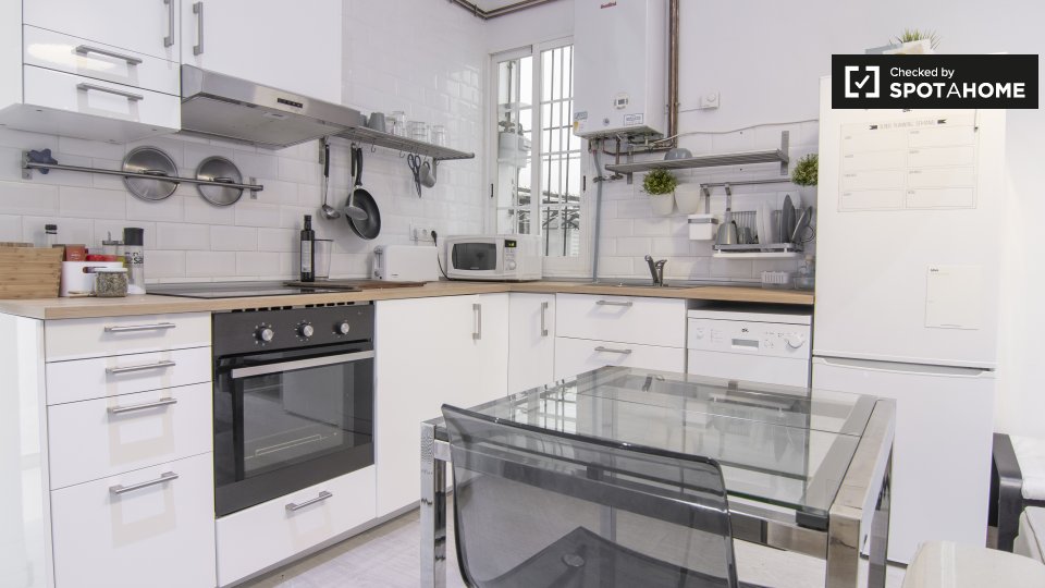 Double room Madrid, 2 beds, 45m² — photo 9
