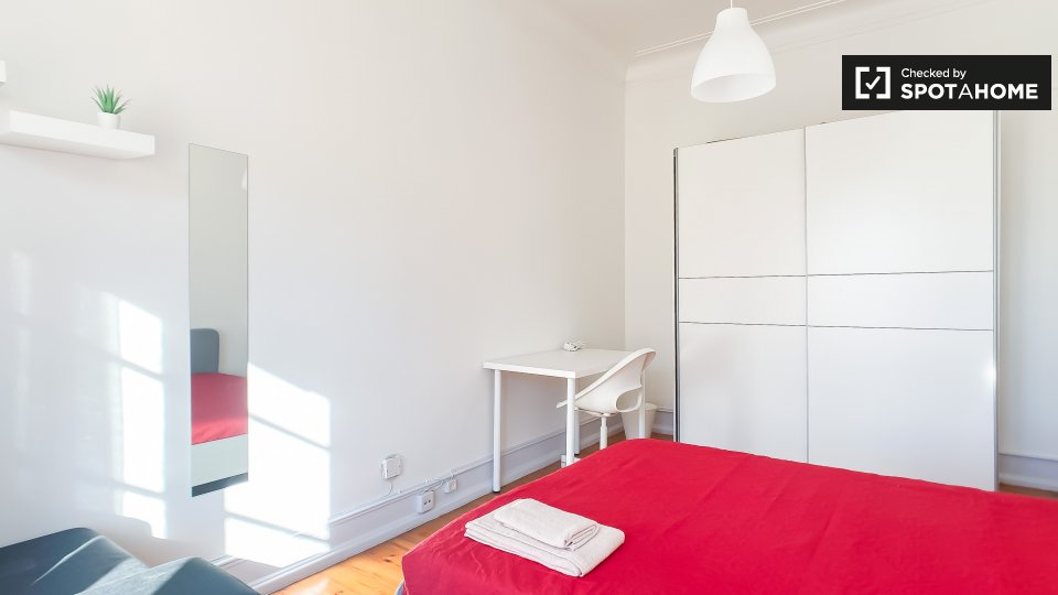 Double room Lisbon, 4 beds, 97m² — photo 4