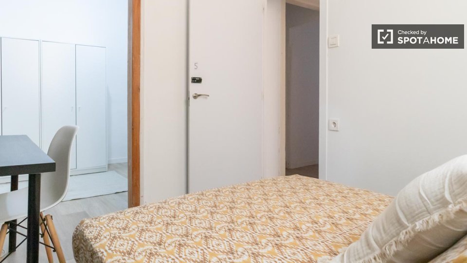 Double room Madrid, 5 beds, 100m² — photo 46