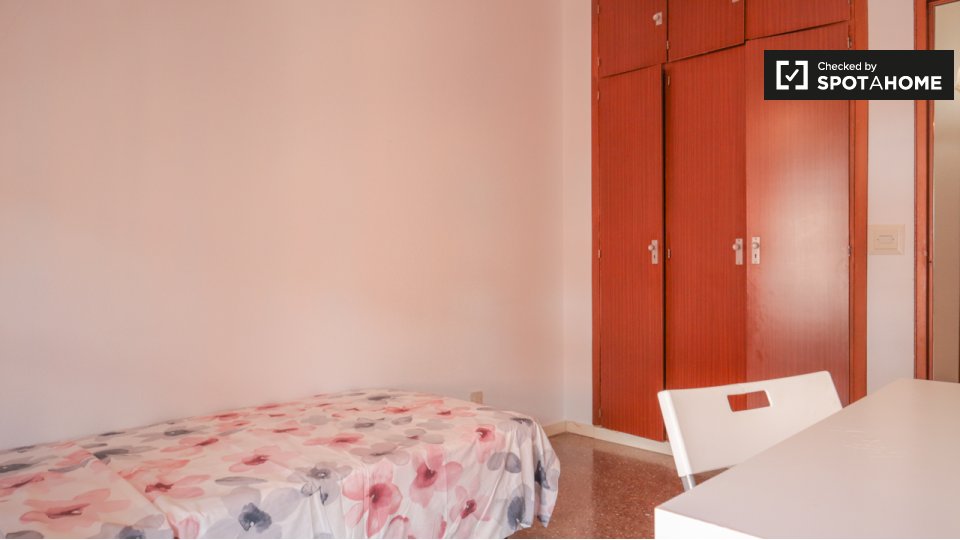 Double room Madrid, 4 beds — photo 12