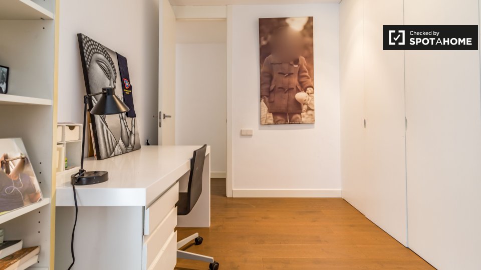 Double room Valencia, 3 beds, 140m² — photo 3