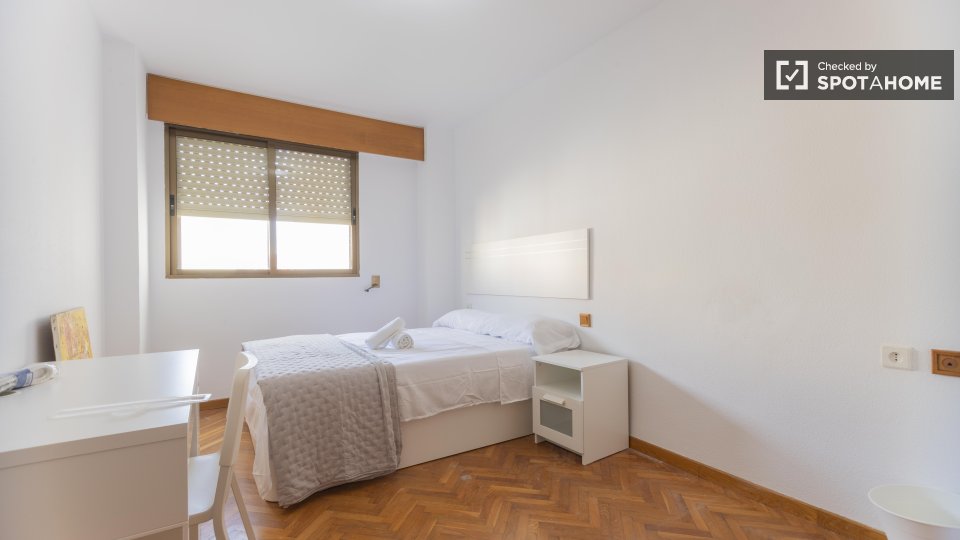 Double room Valencia, 5 beds, 240m² — photo 59