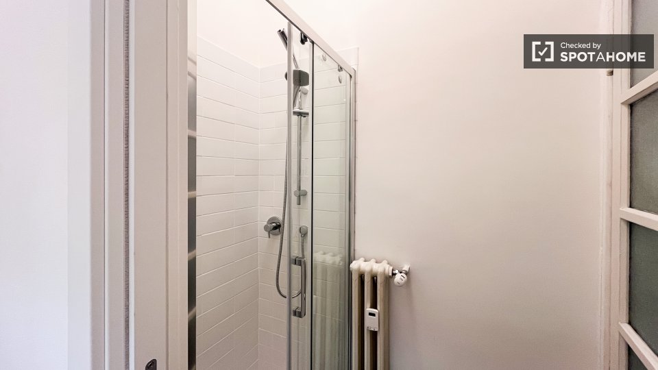 Double room Milan, 2 beds — photo 17