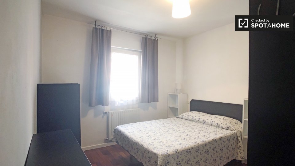 Double room Madrid, 3 beds, 160m² — photo 12