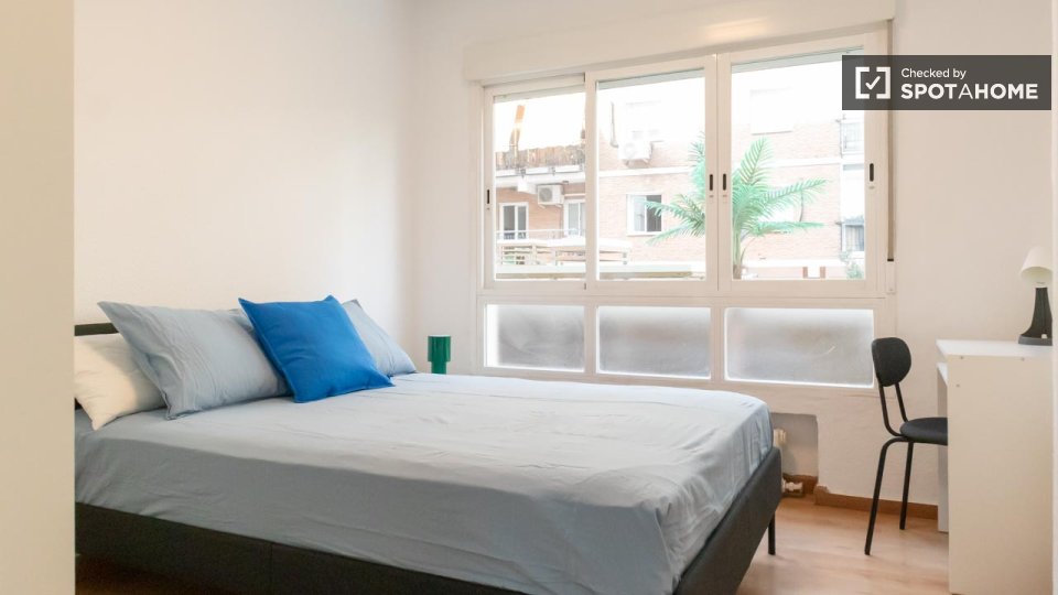 Double room Madrid, 6 beds, 116m² — photo 16
