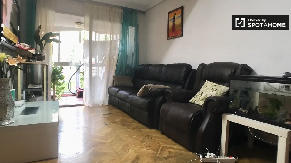 Double room Madrid, 3 beds — photo 6