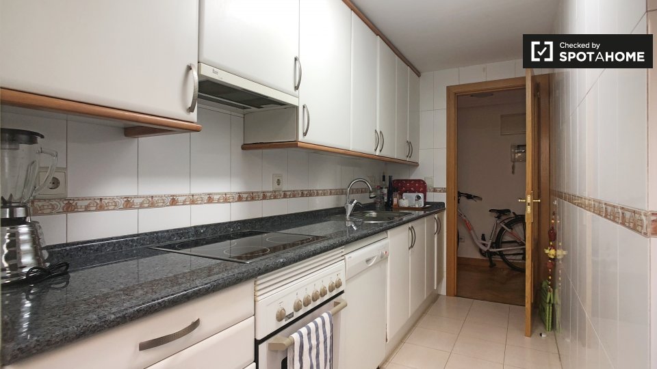 Double room Madrid, 2 beds, 80m² — photo 14