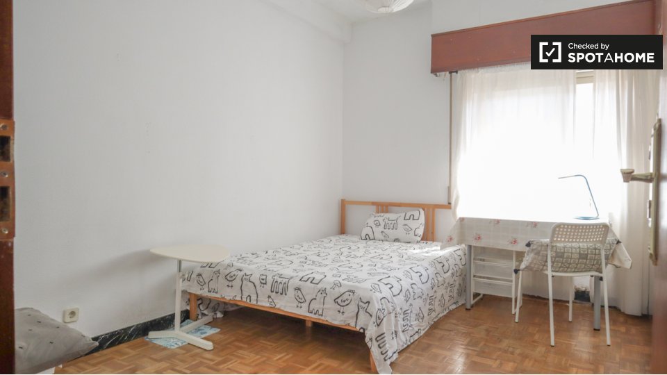 Double room Madrid, 4 beds, 100m² — photo 5