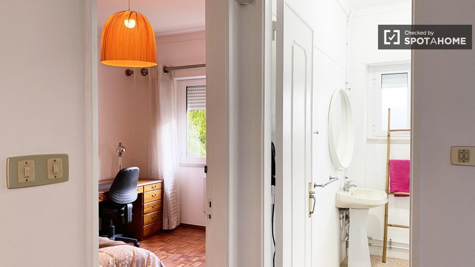Double room Lisbon, 6 beds — photo 18