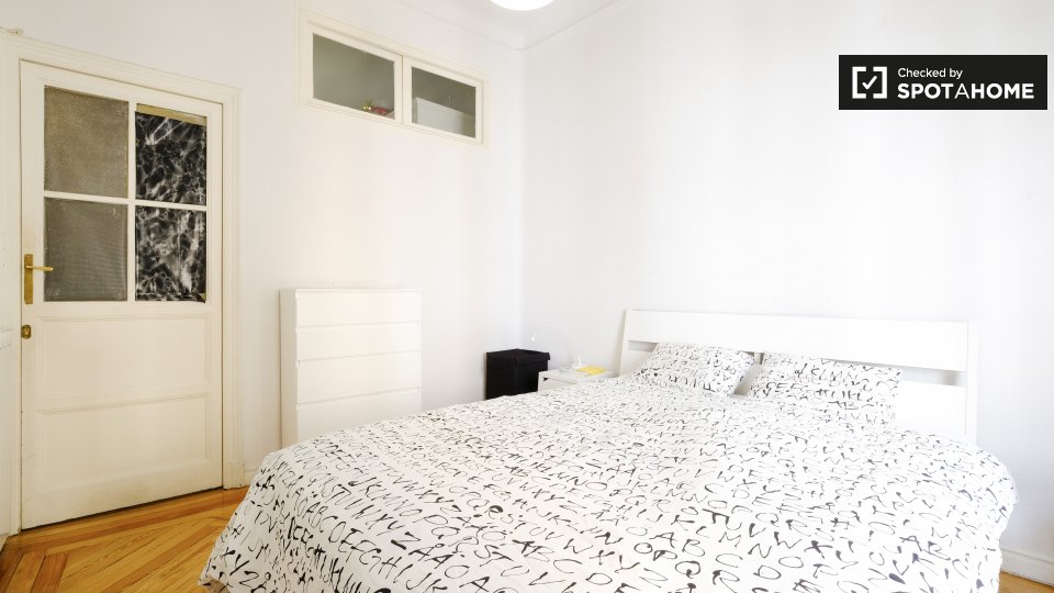 Double room Madrid, 4 beds, 110m² — photo 3