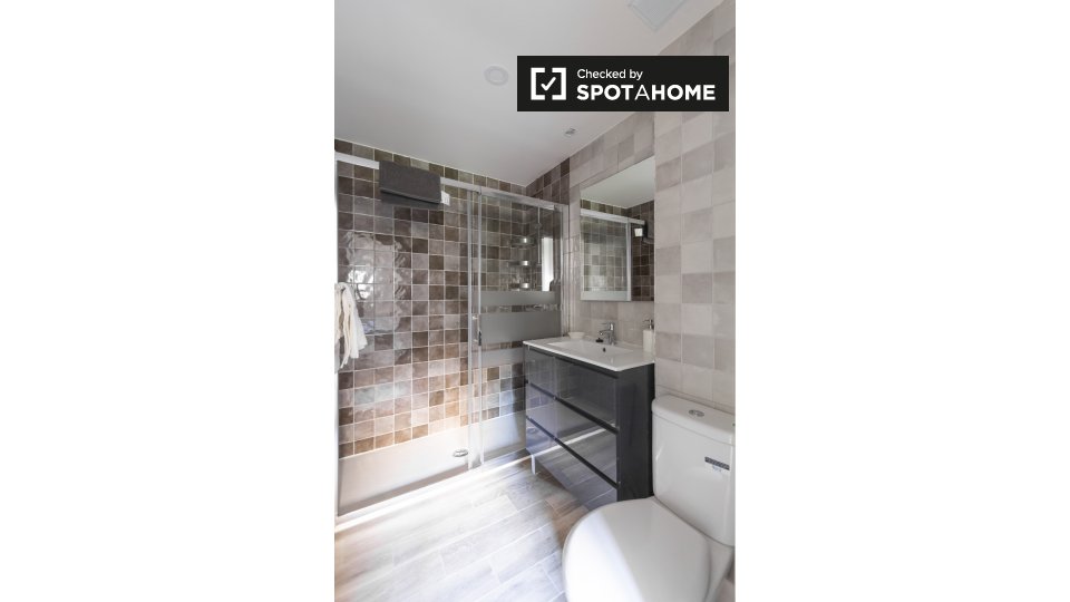 Double room Madrid, 4 beds, 90m² — photo 6