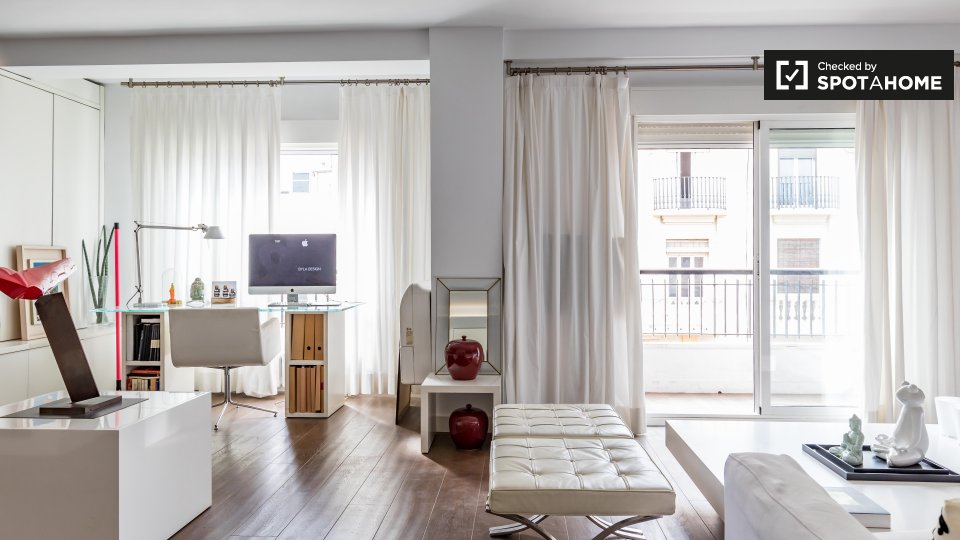 Double room Valencia, 3 beds, 140m² — photo 4