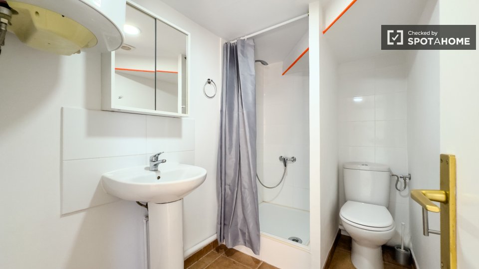 Double room Barcelona, 2 beds, 50m² — photo 15