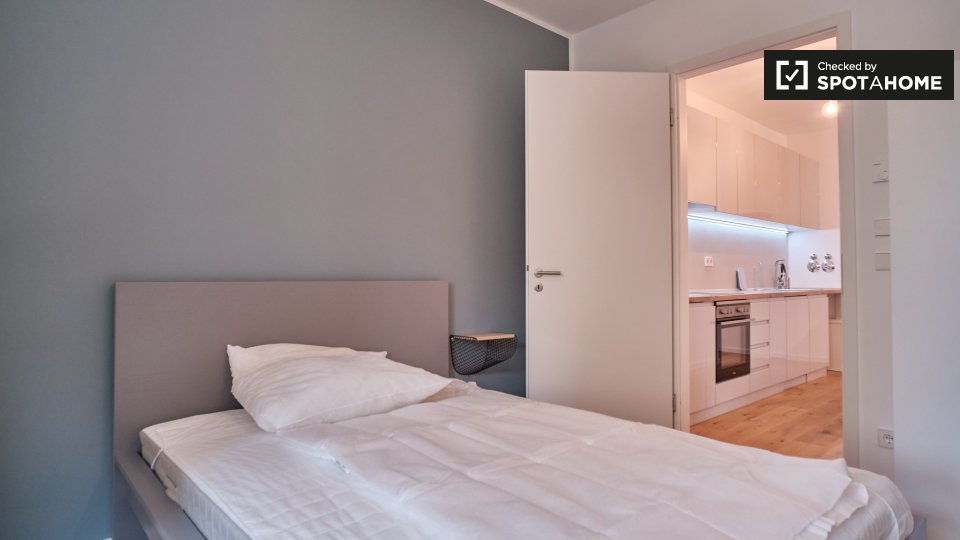 Double room Berlin, 3 beds — photo 3