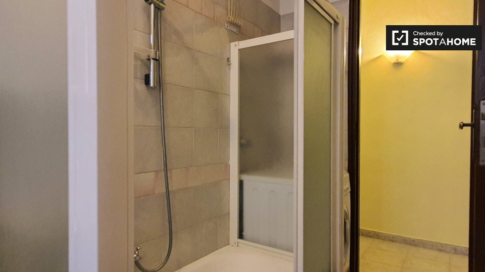 Double room Milan, 3 beds — photo 5