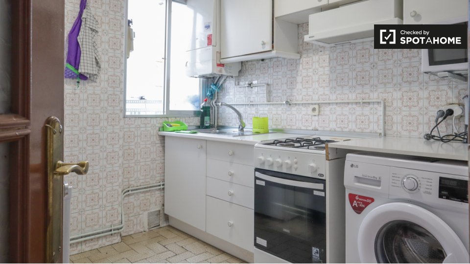 Double room Madrid, 4 beds — photo 13