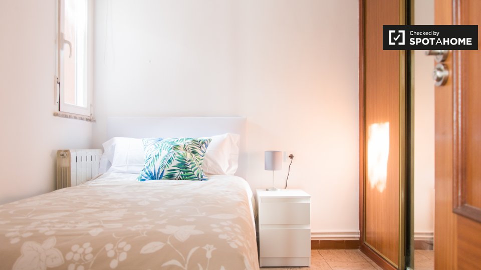 Double room Madrid, 4 beds, 74m² — photo 1