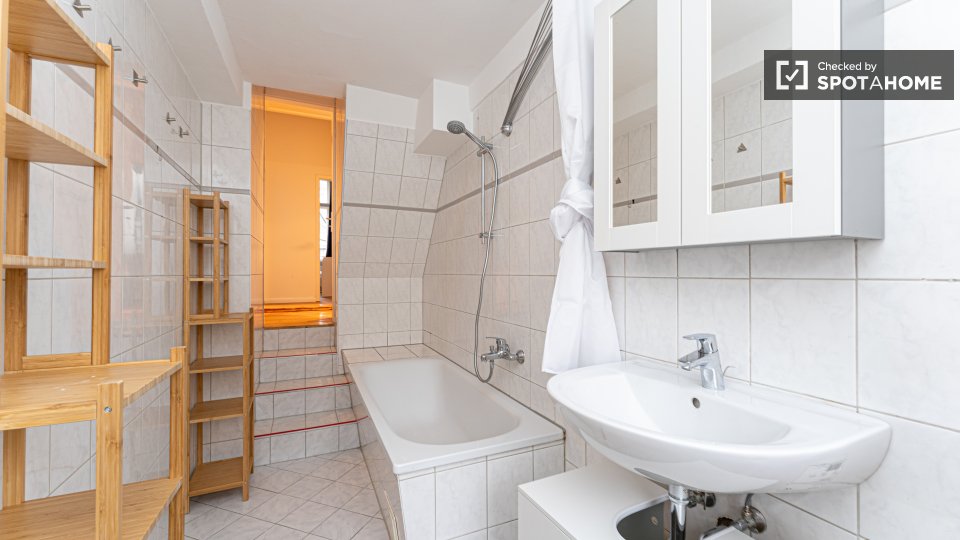 Double room Berlin, 5 beds, 104m² — photo 13