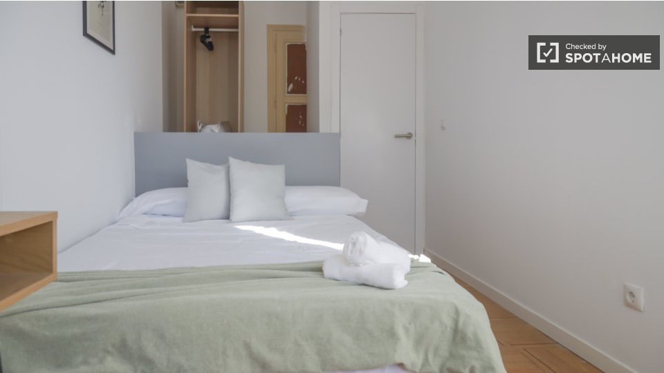 Double room Madrid, 18 beds — photo 12