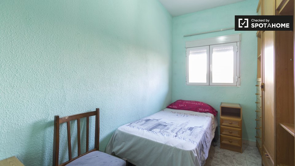 Double room Madrid, 3 beds, 80m² — photo 6