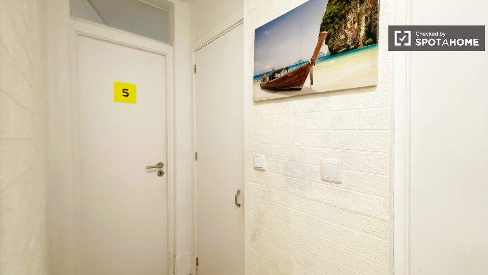 Double room Lisbon, 6 beds — photo 6