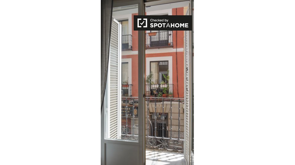 Double room Madrid, 5 beds — photo 13