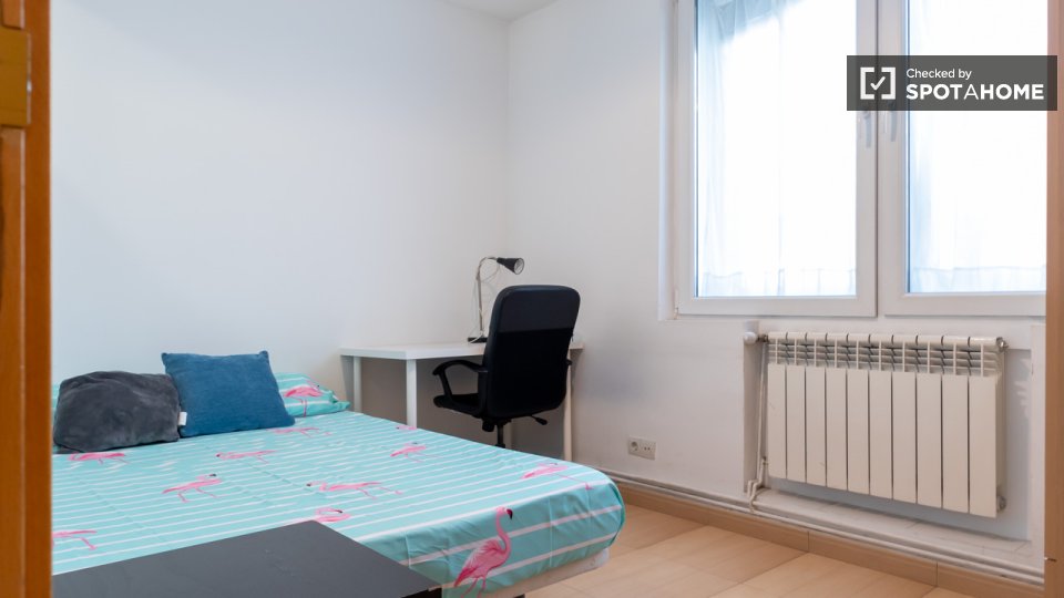 Double room Madrid, 3 beds — photo 27
