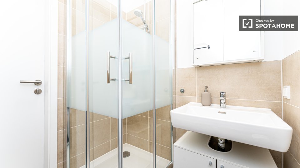 Double room Berlin, 8 beds, 136m² — photo 1