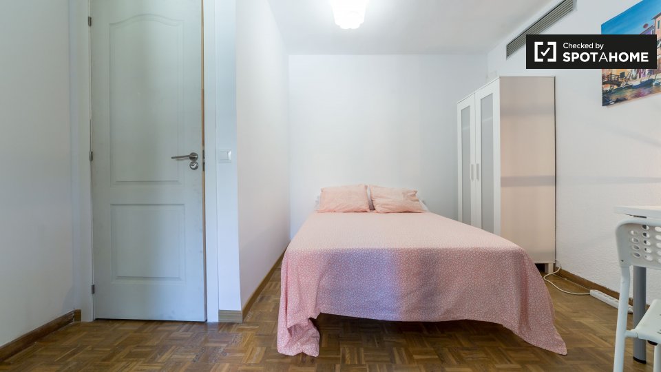 Double room Valencia, 6 beds, 140m² — photo 3