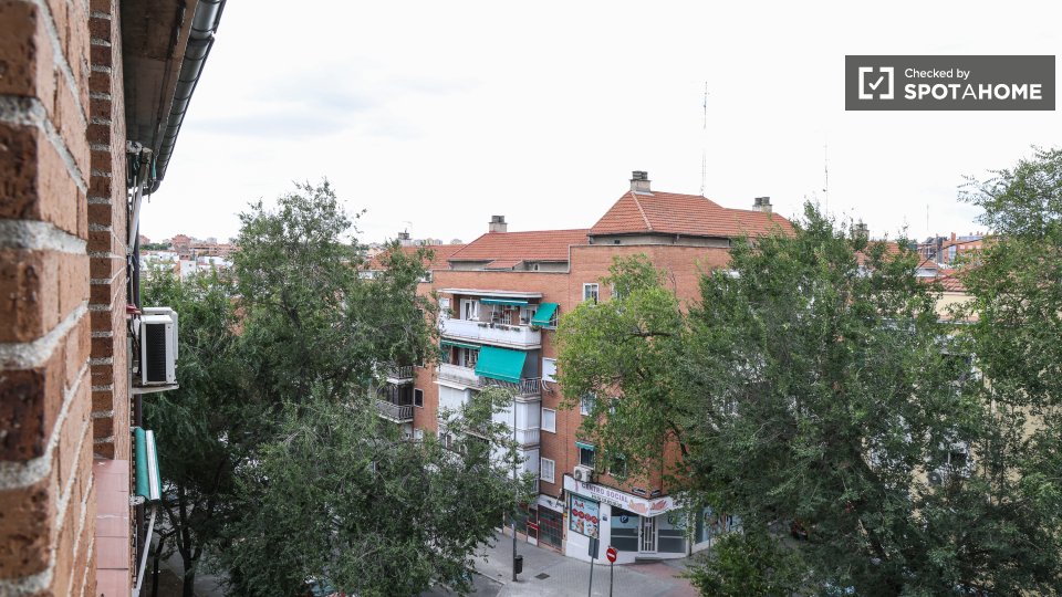Double room Madrid, 3 beds, 85m² — photo 35