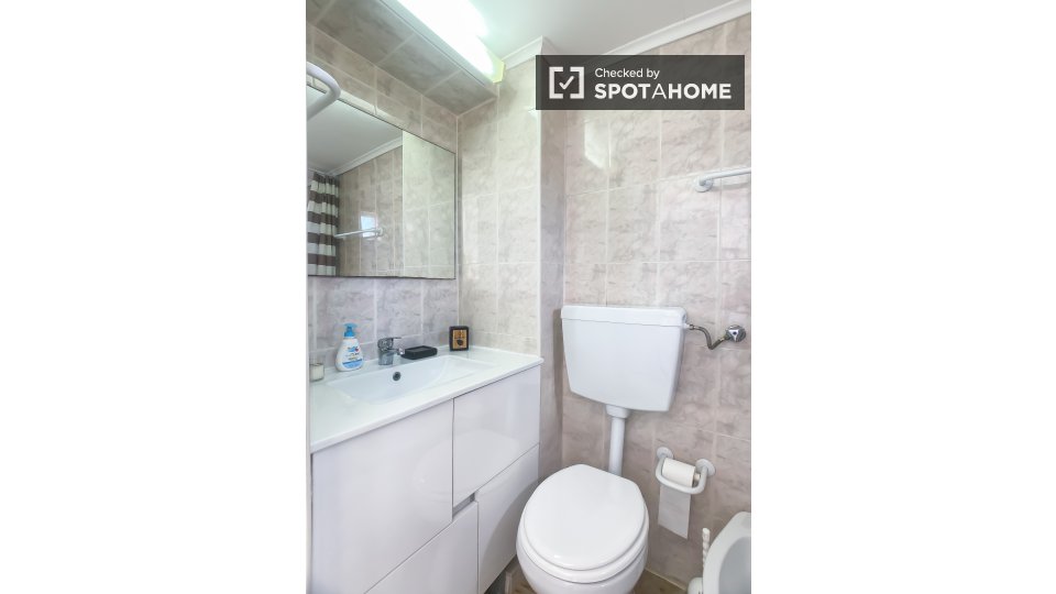 Double room Lisbon, 3 beds, 80m² — photo 33