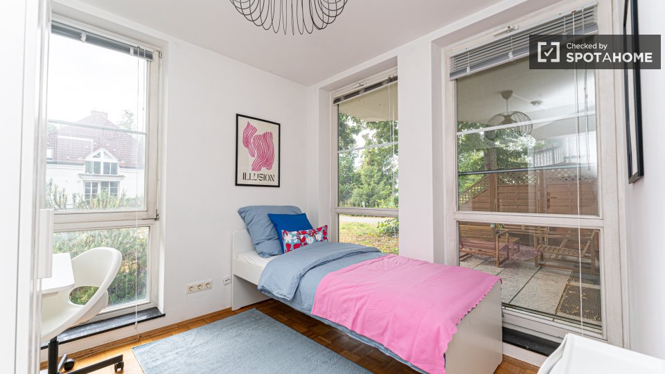 Double room Berlin, 14 beds, 232m² — photo 17