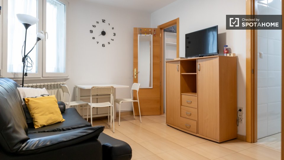 Double room Madrid, 3 beds — photo 37
