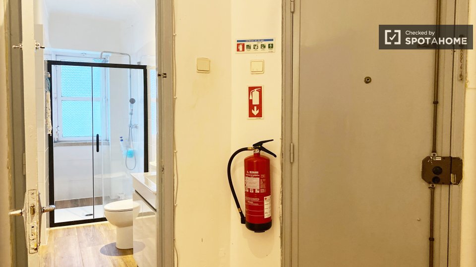 Double room Lisbon, 5 beds, 120m² — photo 41