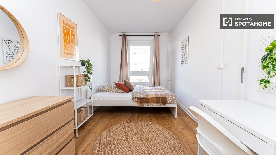 Double room Berlin, 6 beds, 88m² — photo 12