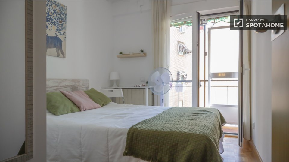 Double room Madrid, 5 beds, 140m² — photo 16