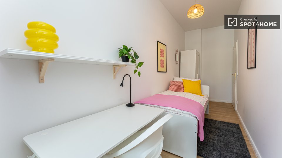 Double room Berlin, 2 beds, 36m² — photo 2
