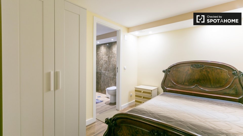 Double room Lisbon, 11 beds, 320m² — photo 2